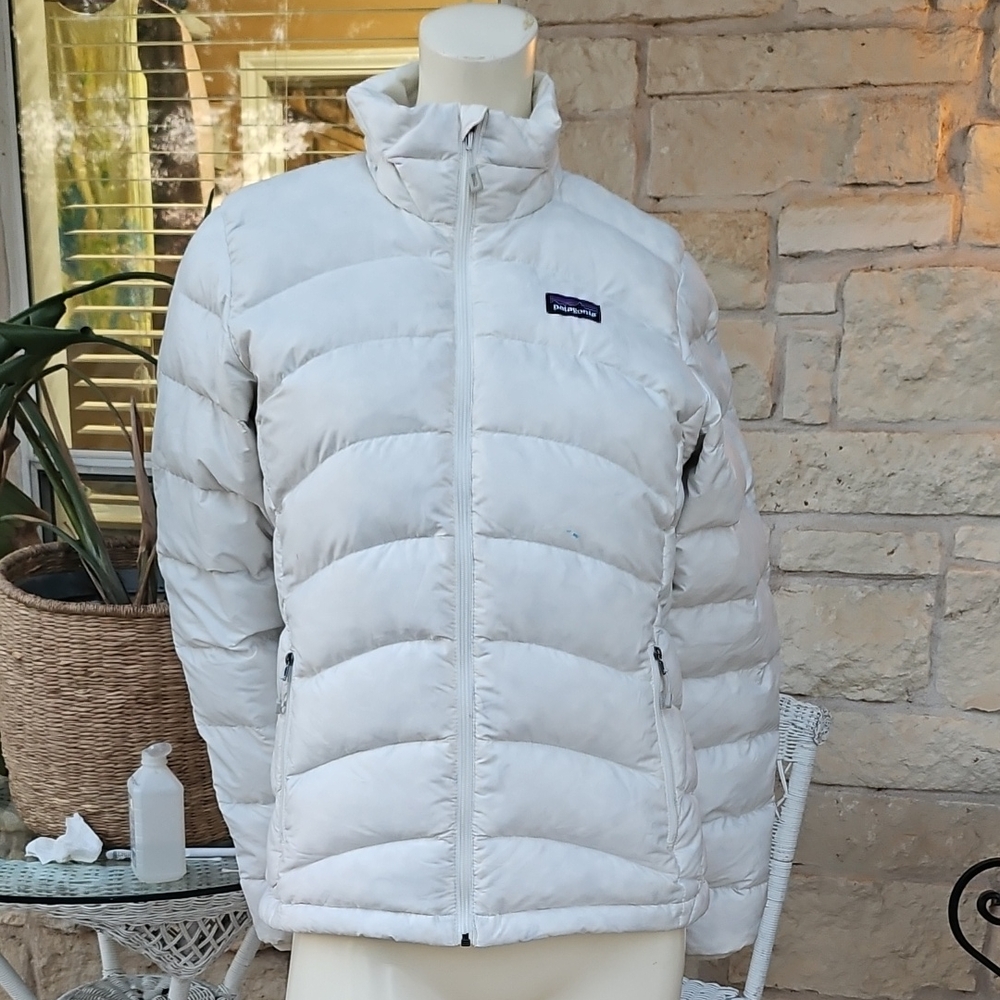 Patagonia Women's Lightweight White Down Puffer Jacket Size Sm Marks But Clean